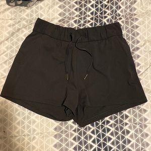 Lululemon comfy shorts with drawstring size 6 worn once